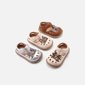 Sandali chiusi per bambine con fiocco e suola morbida, set multicolore.