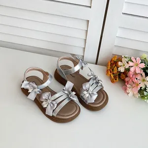 Silberne Prinzessin Sandalen für Mädchen mit eleganter Schleife und Perlen