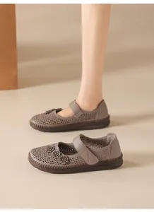 Zapatos planos de cuero topo transpirable con decoración floral y cierre de velcro