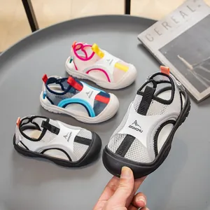 Sandales en Mesh Respirantes à Bout Fermé pour Enfants Garçons Filles Chaussures de Plage Été Semelle en Caoutchouc Antidérapante Baskets Casual