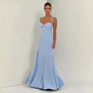 Elegantes hellblaues Meerjungfrau-Maxikleid mit geraffter Brust und schmaler Passform