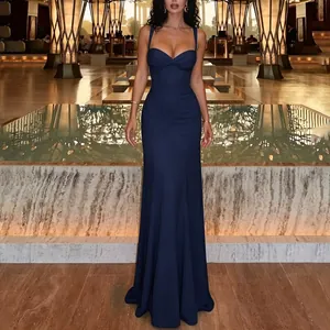 Elegant blaues Meerjungfrau-Maxikleid mit Herzausschnitt in luxuriöser Umgebung gestaltet