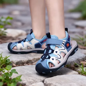 Sandalias deportivas cerradas para niños con suela blanda para actividades al aire libre
