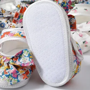 Geblümte Baby-Prinzessinnenschuhe mit weicher Anti-Rutsch-Stoffsohle für Kleinkinder
