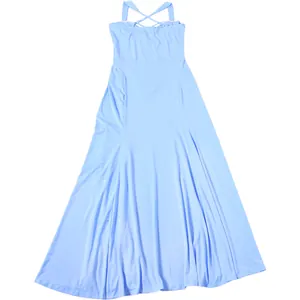 Detailaufnahme eines hellblauen Maxikleides im französischen Stil mit sexy Rückendesign.