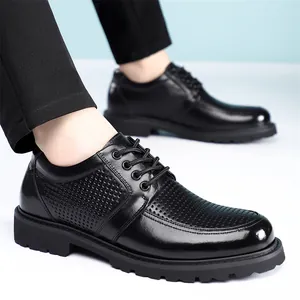 Zapatos de cuero negro para hombre, diseño perforado transpirable y estilo formal clásico
