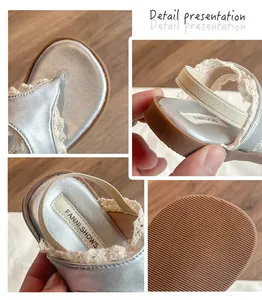Détails des sandales argentées pour filles avec dentelle et bride arrière élastique.