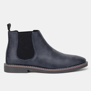 Λεπτομερές προφίλ ανδρικών Chelsea boots σε μπλε σκούρο χρώμα και βρετανικό στυλ