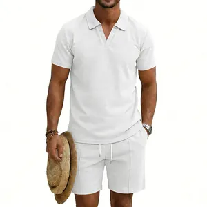 Ensemble décontracté polo et short en maille gaufrée blanche pour homme, style d'été.