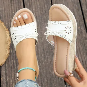 Sandali con zeppa bianchi eleganti da donna con fiocco e tacco in paglia intrecciata