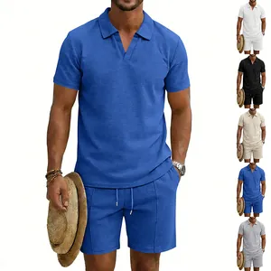 Ensemble polo et short en maille gaufrée pour homme en bleu avec options de couleurs.