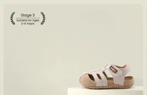 Sandalias beige para niños con suelas suaves y puntera reforzada para jugar fuera.