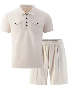 Detailansicht beige Herren Waffel-Polohemd und passende Shorts mit Kordelzug