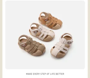 Detailansicht von Kleinkinder-Outdoor-Ledersandalen mit weicher Sohle in Erdtönen