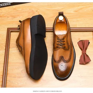 Close-up van lichtbruine leren brogue schoenen met klassieke wingtip perforatiedetails
