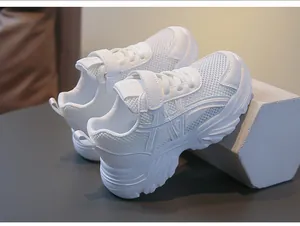 Zapatillas blancas transpirables para niños con suelas suaves para el colegio y deporte