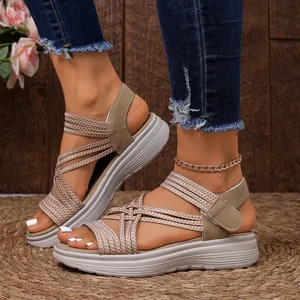 Detailansicht Damen Plateau-Sandalen mit geflochtenen Riemen und Klettverschluss
