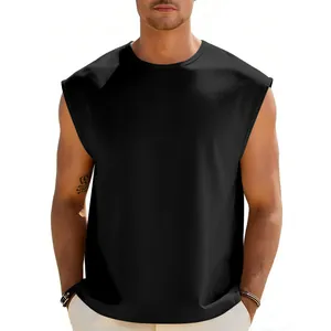 Dettaglio ravvicinato di una t-shirt nera senza maniche da uomo con vestibilità rilassata