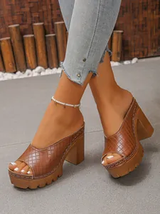 Braune Plateau-Mules mit Blockabsatz, Peeptoe-Design und weißen Nähten
