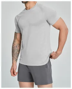 Detail view of men's seamless quick-dry sports t-shirt with grey athletic fabric