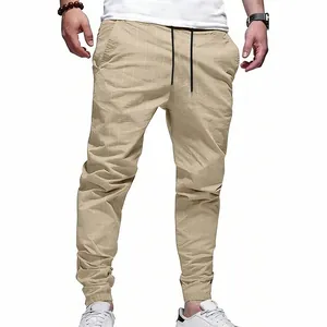 Détail du pantalon de jogging en lin à rayures beige pour homme avec cordon de serrage