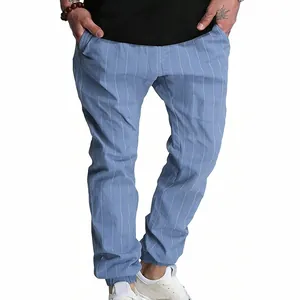 Vue détaillée du pantalon jogger en lin à rayures bleues pour hommes avec poignets