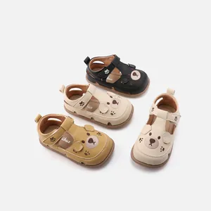 Comfortabele peutersandalen voor meisjes met berendesign, zachte antislipzool en lederen afwerking