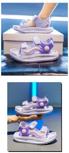 Vista dettagliata dei sandali sportivi viola per bambini con cinturini in velcro.