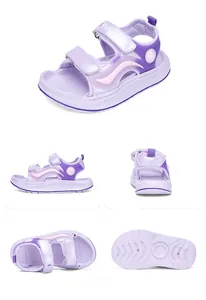 Dettagli dei sandali sportivi viola per bambini con cinturini in velcro e suola