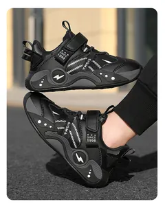 Vue détaillée de chaussures de sport pour enfants en cuir noir imperméable, marque Sigma