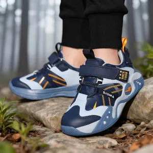 Chaussures de sport imperméables en cuir pour garçons avec semelles souples pour la course.