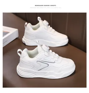 Scarpe da ginnastica bianche in pelle per bambini con sistema a manopola rotante