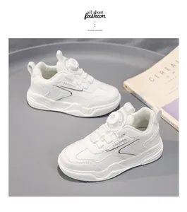 Sneaker bianche per bambini in pelle impermeabile con chiusura a fibbia rotante