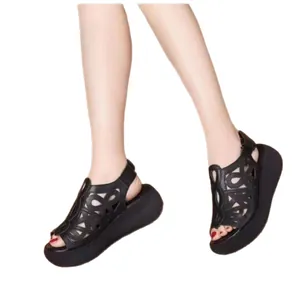 Sandalias de plataforma negras retro para mujer con cuña y diseño de calados étnicos