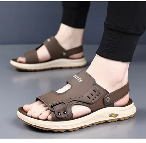 Vue latérale détaillée des sandales en cuir marron pour hommes avec design respirant
