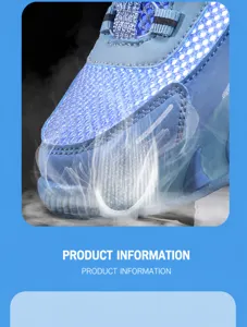 Vue macro détaillée du matériau en maille bleue respirante sur les baskets enfant.
