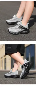 Enfant portant des baskets grises respirantes avec système de boucle rotative