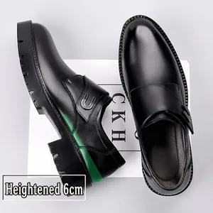 Vista detallada de zapatos monk de cuero negro para hombre con suela de aumento de 6 cm