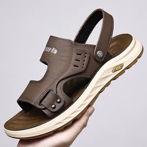 Sandales pour Hommes en Cuir de Vachette de Première Couche Extérieur Décontracté Plage Chaussons à Deux Voies Respirant Antidérapant Chaussures d'Été