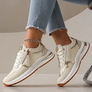 Zapatillas de deporte para mujer en beige y dorado con detalles de purpurina