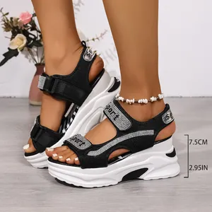 Sandali con zeppa neri da donna con cinturini in strass e tacco da 7,5 cm di altezza
