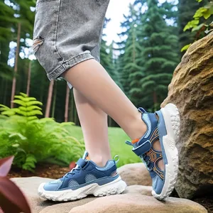 Zapatillas de verano transpirables para niños con malla y suelas suaves antideslizantes.