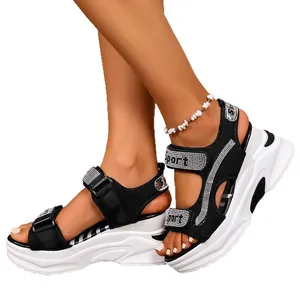 Eleganti sandali neri con zeppa da donna con cinturini in velcro decorati con strass