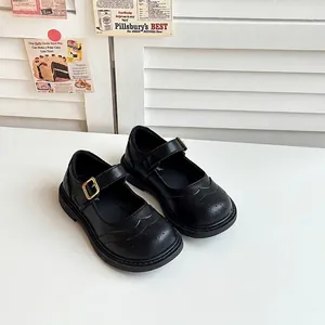 Chaussures Mary Jane noires classiques pour filles avec perforations de style brogue