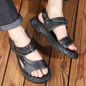 Sandales pour hommes en cuir de vachette noir avec semelles souples et brides doubles