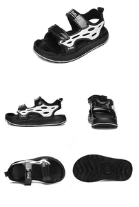 Vista multiángulo de sandalias deportivas para niños en blanco y negro con suela