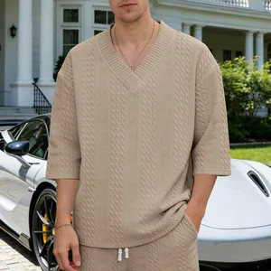 Hochwertiges Herren Strickshirt mit V-Ausschnitt in Khaki und lockerer Passform