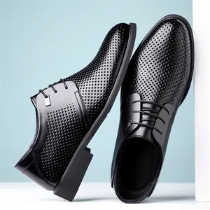 Scarpe eleganti da uomo in pelle nera traforata con un design traspirante e moderno