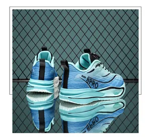 Atmungsaktive Kinder-Laufschuhe mit blauem Farbverlauf und rutschfester Sohle.