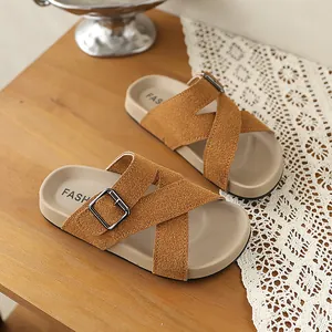 Ciabatte rétro in camoscio marrone con fibbia e suola spessa beige per donna elegante